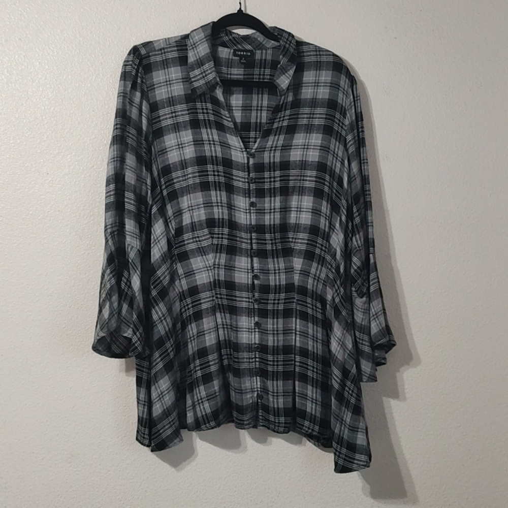 Torrid Black And White Plaid Button Down Top Size 2 - Picture 6 of 10